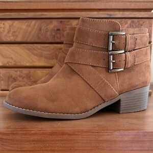 Girl's Art Class Tan Faux Suede Boots